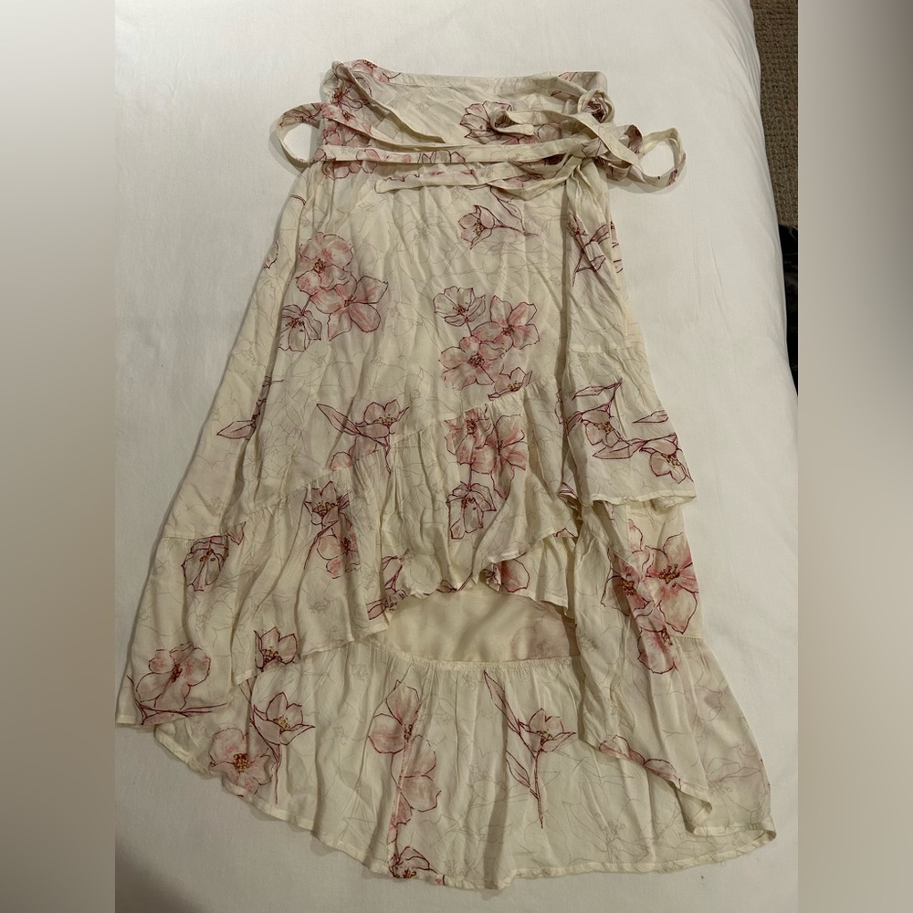 Billabong women’s high to low skirt floral cream white and red/ pink flowers